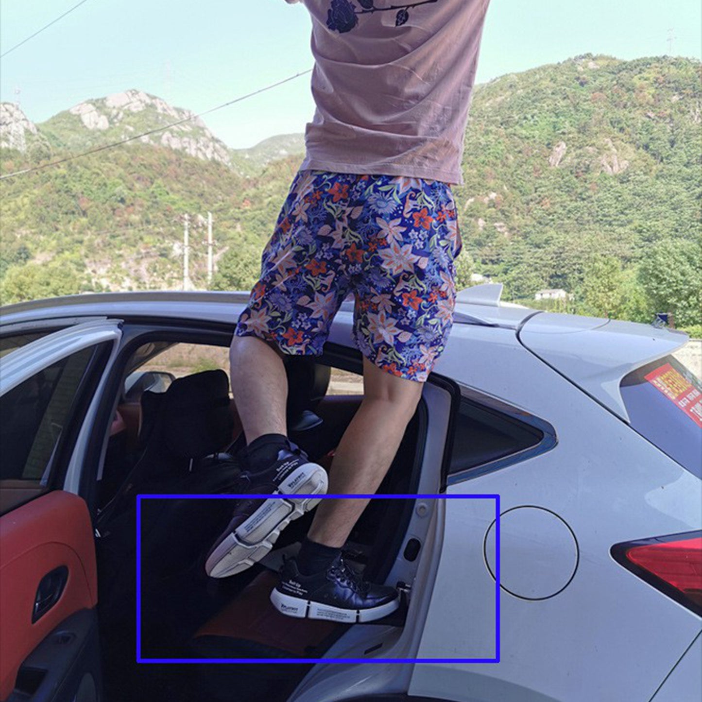 T's Prime Hubb™ Car Door Step